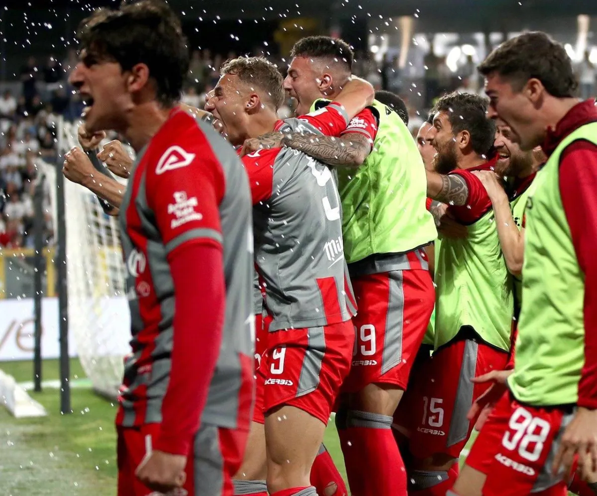 كريمونيزي يكمل عقد الصاعدين إلى الدوري الإيطالي