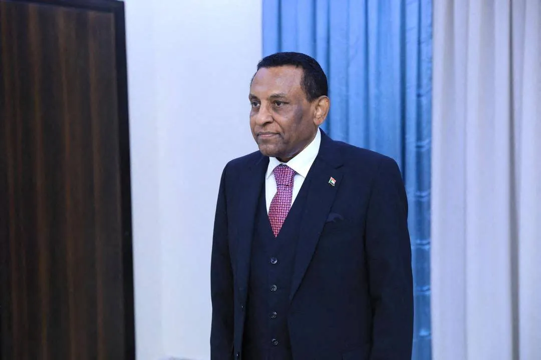 رئيس وزراء السودان الجديد يتعهد «القضاء على التمرد»