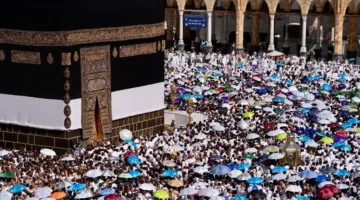 الحجاج يؤدون طواف الإفاضة… ويستكملون مناسكهم في مِنى