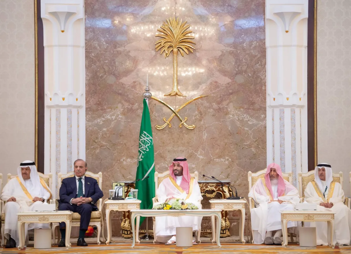 ولي العهد السعودي يؤكد مواصلة بذل جميع الجهود لراحة الحجاج