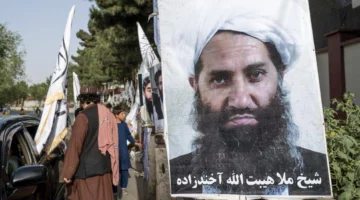 زعيم «طالبان» يدين «حظر السفر» الذي فرضه ترمب على الأفغان… ويصف أميركا بـ«الظالمة»