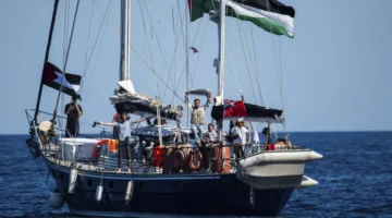 الجيش الإسرائيلي يعتزم التصدي لسفينة أسطول الحرية المتجهة إلى غزة
