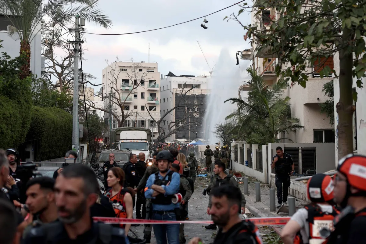 بسبب صاروخ إيراني… أضرار طفيفة بالقرب من السفارة الأميركية في تل أبيب