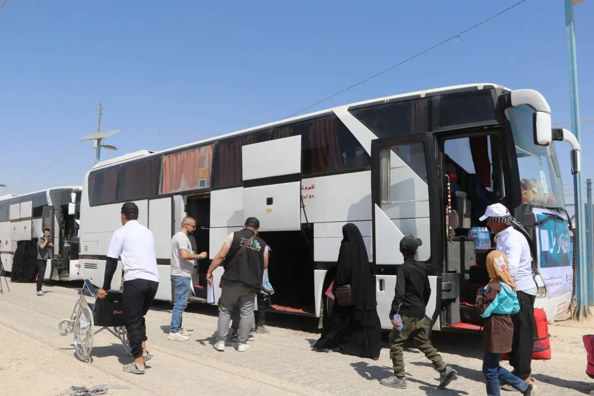 خروج أول دفعة من نازحي «الهول» نحو حلب بالتعاون بين الحكومة والإدارة الذاتية
