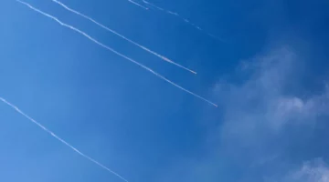 5 جرحى وانفجارات ضخمة بعد إطلاق إيران 20 صاروخاً على إسرائيل