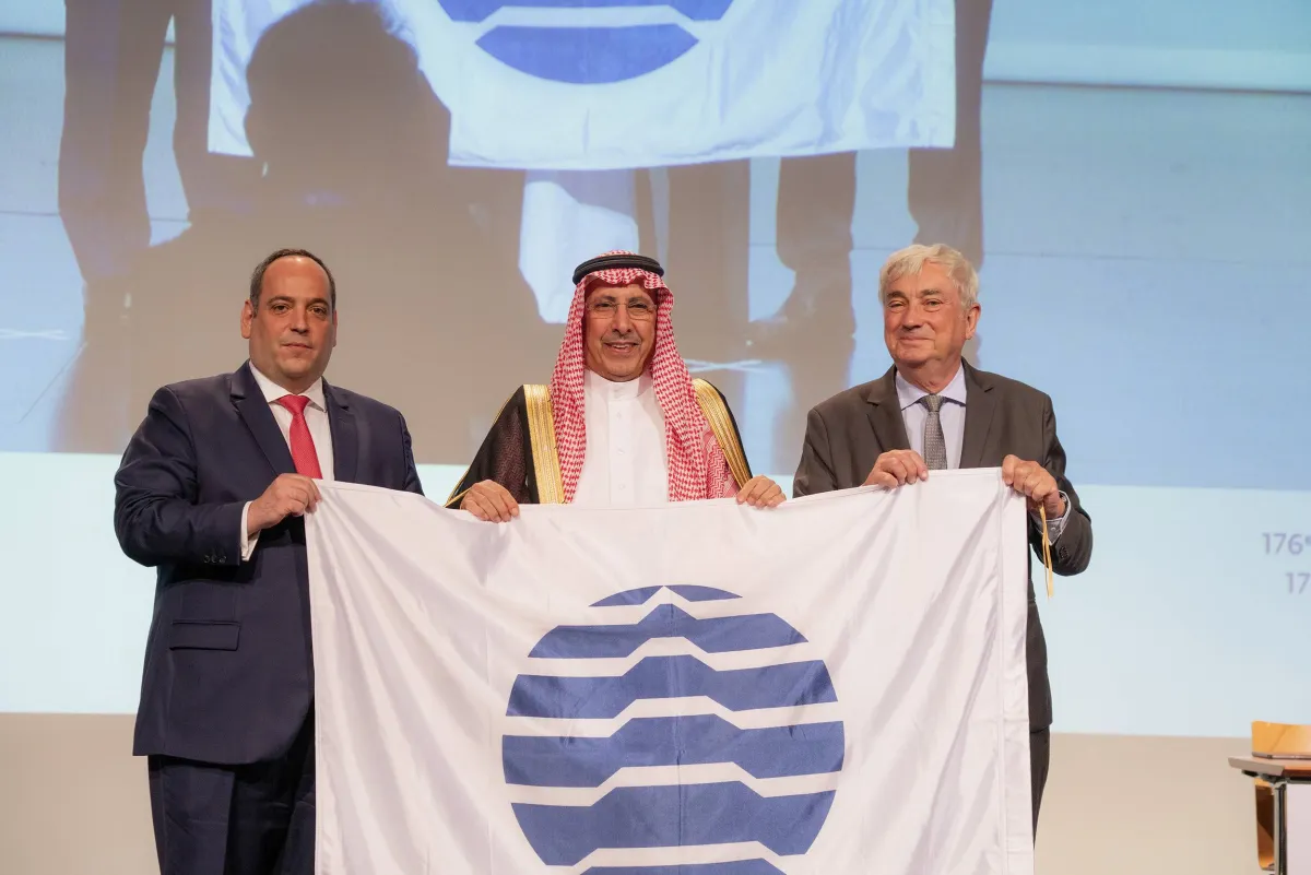 السعودية تتسلم رسمياً «علم إكسبو الدولي»
