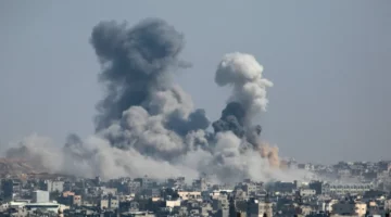 مقتل 16 فلسطينياً في استهداف إسرائيلي لمنتظري المساعدات بوسط غزة