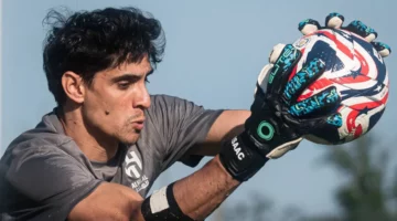 ياسين بونو: فخور بتمثيل الهلال
