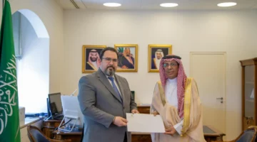 خادم الحرمين يتلقى رسالة خطية من رئيس فنزويلا