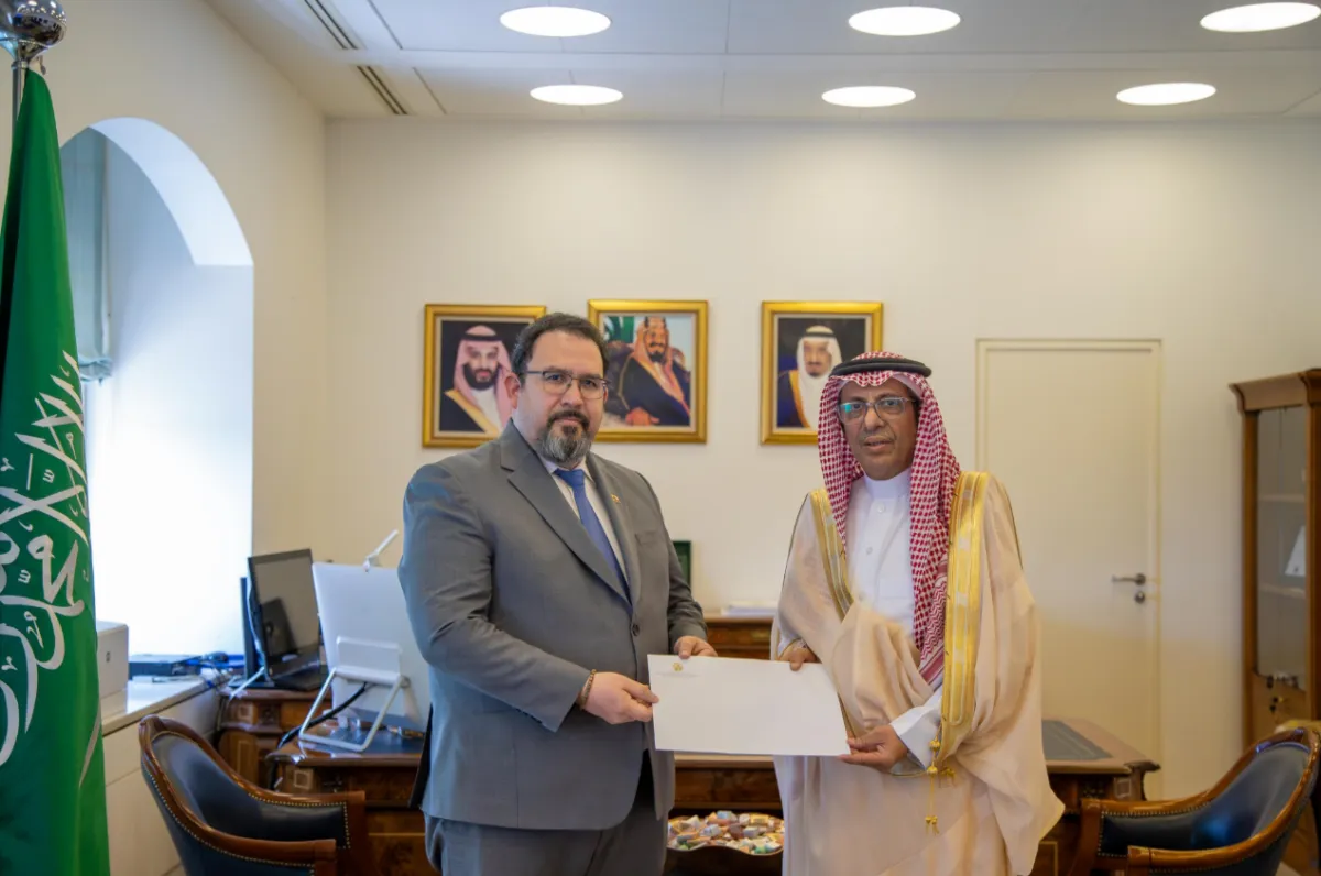 خادم الحرمين يتلقى رسالة خطية من رئيس فنزويلا