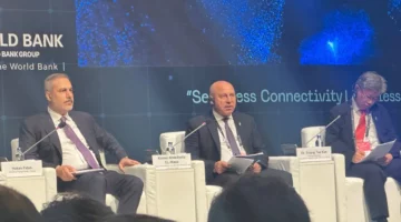 مصر تؤكد أهمية تعزيز الشراكة مع تركيا في النقل البحري والبري