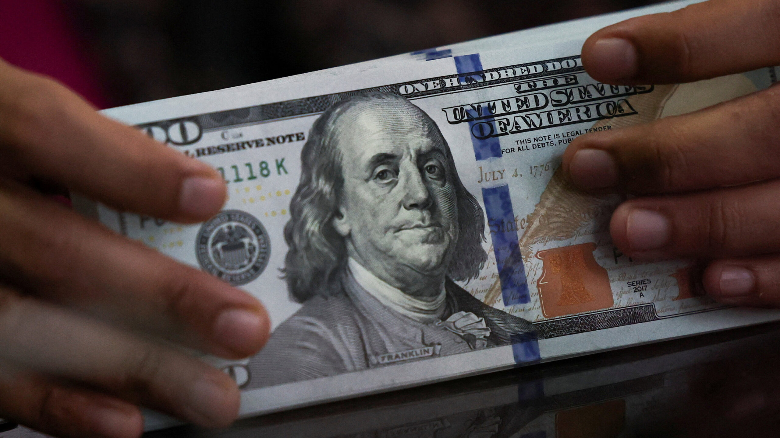 توقعات انخفاض الدولار يعيد تشكيل خريطة المدخرات
