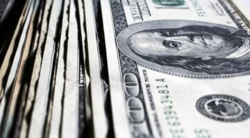 مؤشر الدولار يتراجع عن أعلى مستوى له في أسبوعين