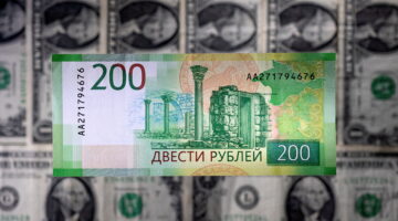 “أكبر بنك في روسيا”: الروبل مقوّم بأعلى من قيمته.. والسعر العادل فوق 100 للدولار