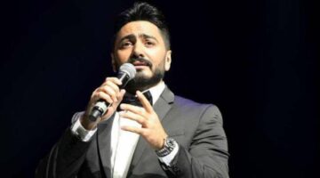 شاهد.. تامر حسني يغني مقطعًا محذوفًا من أغنية “كل مرة”