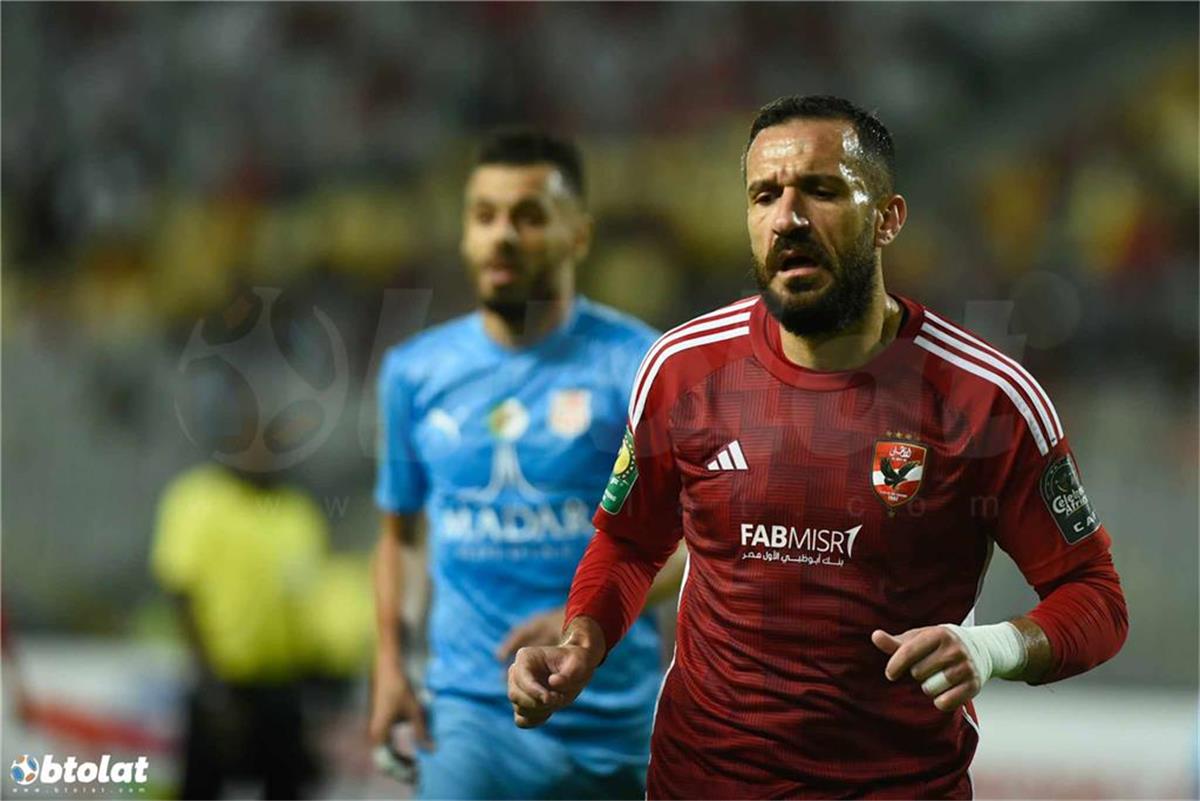 “كان عهدًا مع أمة”.. علي معلول يُعلن رحيله عن الأهلي بكلمات أسطورية