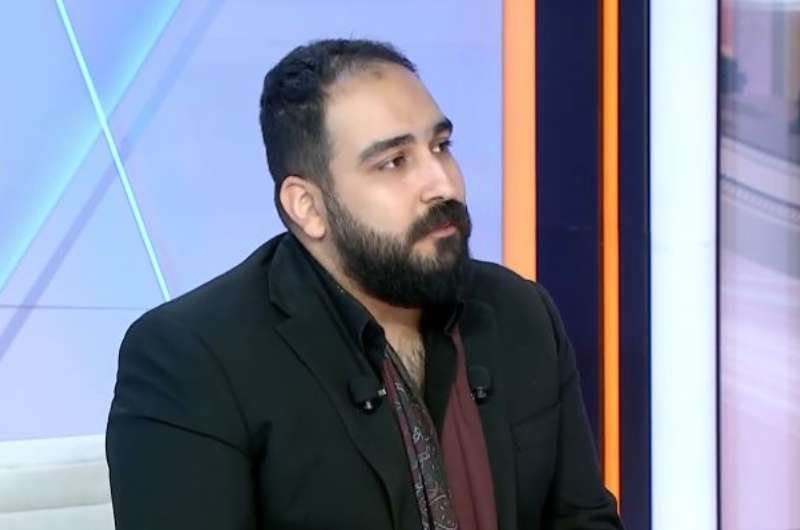 قدمت الموسيقى لمسلسل Debriefing the President بشكل محايد