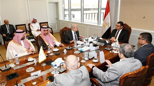 وزير الإسكان يستقبل وفدًا سعوديًا لتعزيز التعاون في مجالات المقاولات والاستثمار العقاري