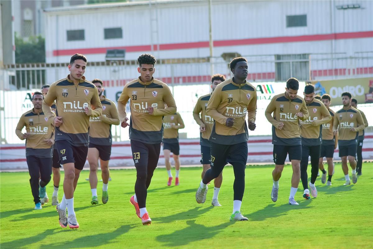 قبل لقاء بيراميدز.. تفاصيل جلسة ثلاثي مجلس الزمالك مع اللاعبين