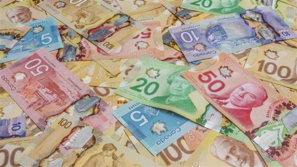 الدولار الكندي يسجل أعلى مستوى في 8 أشهر بعد تثبيت البنك المركزي الفائدة