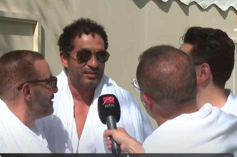 شاهد.. عمرو سعد يؤدي مناسك الحج للمرة الأولى في حياته