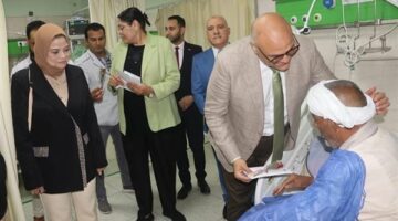 محافظ القليوبية يرسم البهجة والفرحة على الأطقم الطبية والمرضى ويقدم لهم التهنئة