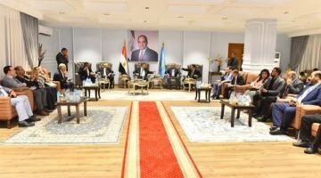 محافظ أسيوط يستقبل المهنئين بعيد الأضحى من القيادات التنفيذية والدينية والشعبية