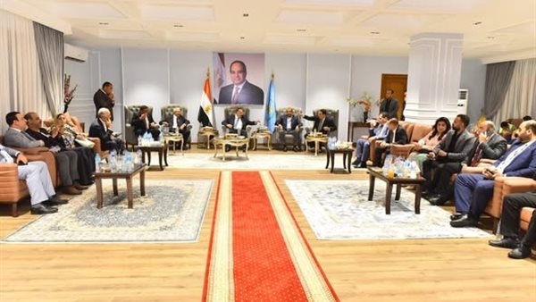 محافظ أسيوط يستقبل المهنئين بعيد الأضحى من القيادات التنفيذية والدينية والشعبية