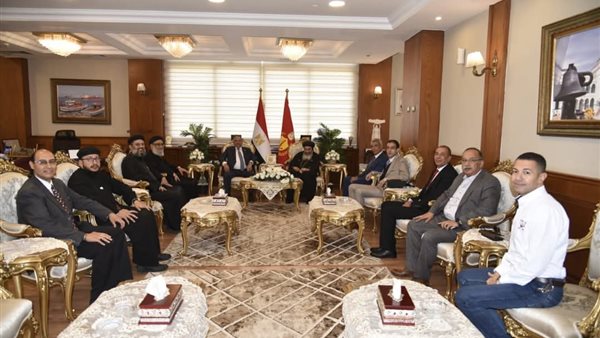 محافظ بورسعيد يستقبل المهنئين بعيد الأضحى المبارك