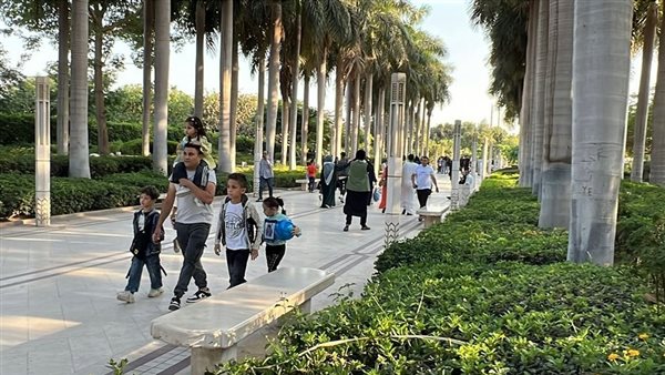 شاهد.. حديقة الأزهر تشهد إقبالًا كثيفًا في ثاني أيام العيد