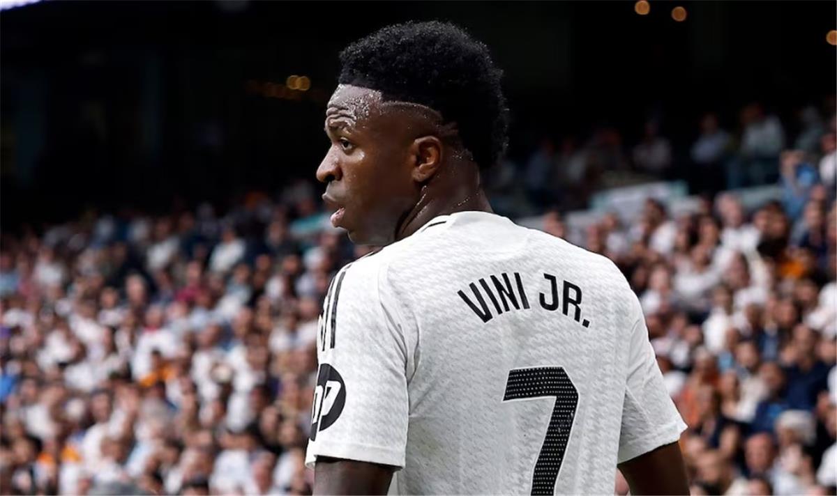 آس: ريال مدريد يُحدد موعد الإعلان عن تمديد عقد فينيسيوس