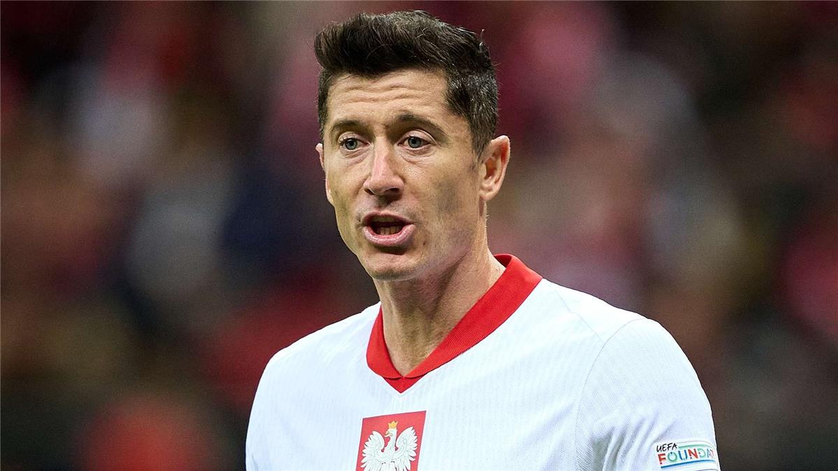 “المدرب أشعرني بالإهانة”.. ليفاندوفسكي يكشف كواليس قرار الابتعاد عن منتخب بولندا