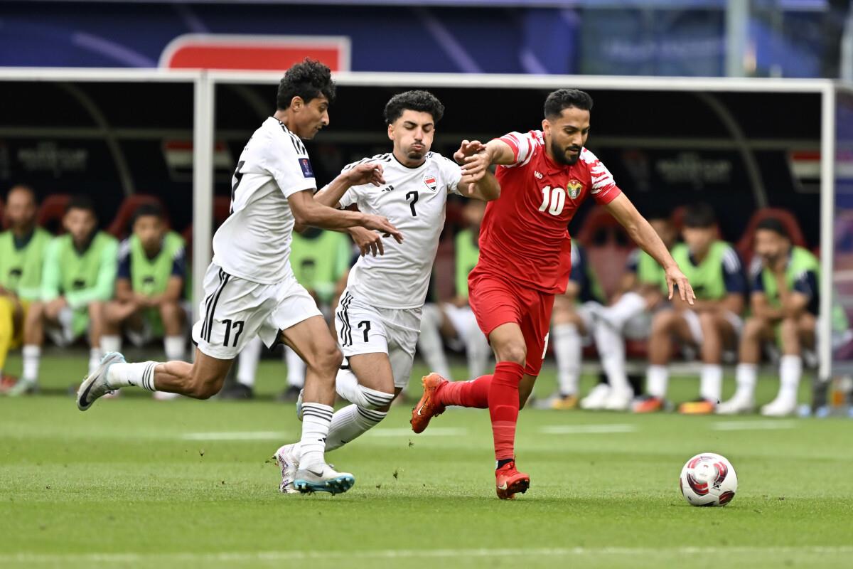 موعد القنوات الناقلة لمباراة الأردن والعراق اليوم في تصفيات كأس العالم 2026