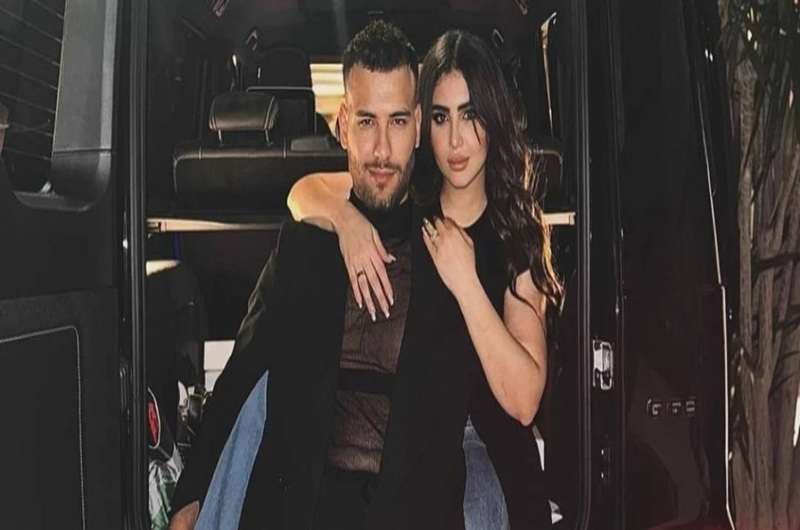 مسلم وزوجته يتعرضان لوعكة صحية مفاجئة