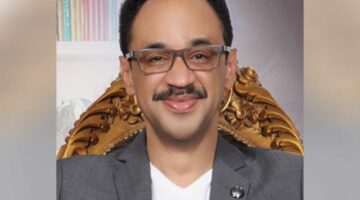 عمرو منير دهب يكتب: شاعر عظيم وكفى
