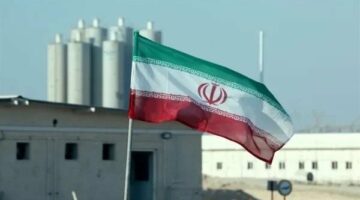 إيران تعتقل 5 بتهمة التخابر مع الموسـ.اد وتلوّح بضربات على قواعد في الخليج