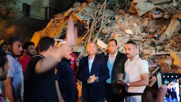 محافظ القاهرة يتابع ميدانيا جهود إنقاذ سكان عقار السيدة زينب المنهار