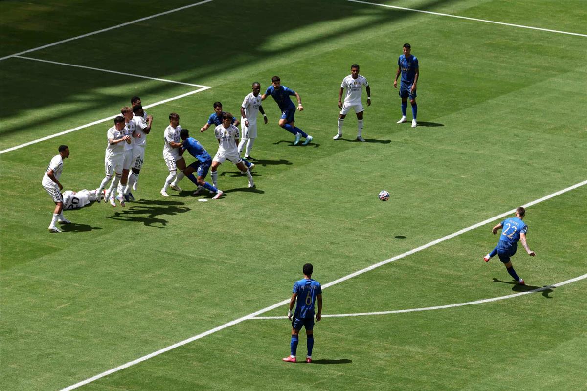 فيديو| نيفيز يسجل هدف تعادل الهلال أمام ريال مدريد
