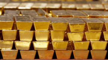 تراجع أسعار العقود الآجلة للذهب بأكثر من 1%