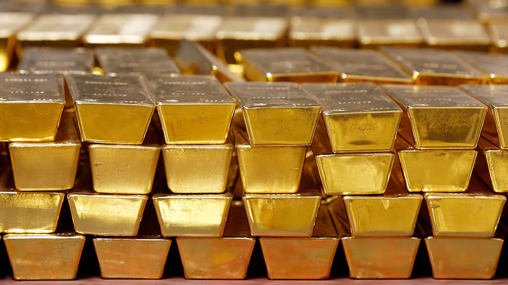 تراجع أسعار العقود الآجلة للذهب بأكثر من 1%