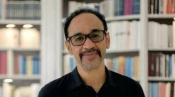 عمرو منير دهب يكتب: ليس مجدِّداً فحسب