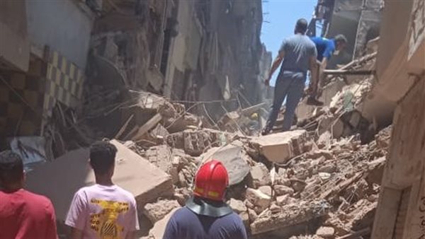 المعاينة الأولية تكشف سبب انهيار عقارين بمنطقة حدائق القبة