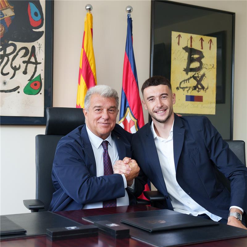 خوان جارسيا بعد انضمامه إلى برشلونة: أريد العزف هنا