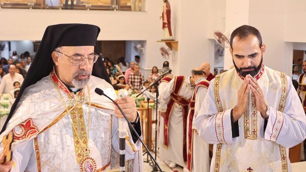 البطريرك الأنبا إبراهيم إسحق يترأس قداس المناولة الاحتفالية بكنيسة العائلة المقدسة بالزيتون