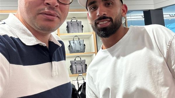 فينك يا بيبو.. نجوم الأهلي في أحد المولات التجارية قبل مواجهة بورتو بالمونديال