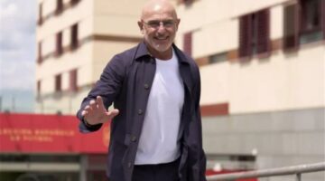 مدرب إسبانيا يكشف موقف جارسيا ورودري من توقف سبتمبر.. ويؤكد: بعض الأندية ذهبت إلى أمريكا كإجازة صيف