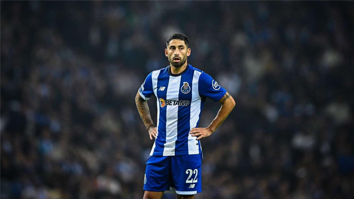 لاعب بورتو يحذر من قوة الأهلي ويؤكد: الفوز عليهم ضروري