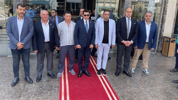 وزير الرياضة يلتقي بالخبير الأجنبي “رسلانبيك” لدعم خطط إعداد منتخب المصارعة لأولمبياد 2028