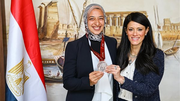وزيرة التخطيط تُشارك في الاحتفال بـ”اليوم الأولمبي” وتُكرم لاعبة مصر بعد فوز منتخب السيدات