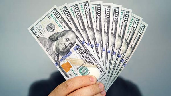 سعر الدولار الآن مقابل الجنيه المصري .. عاود سعر صرف الدولار أمام الجنيه المصري الارتفاع في نهاية تعاملات اليوم الاثنين 23 يونيو 2025
